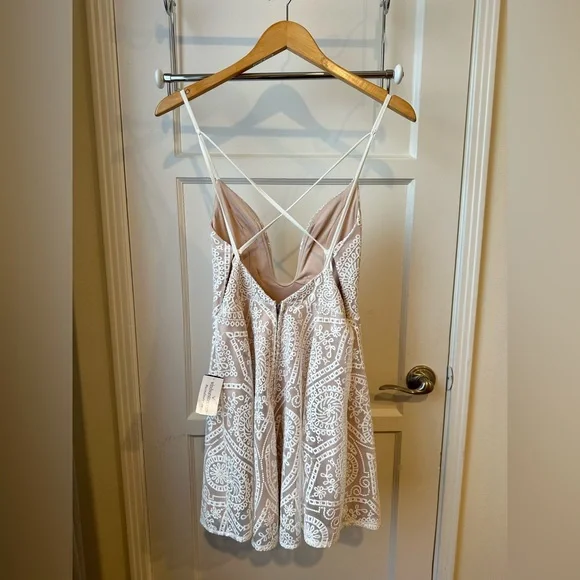 NWT WINDSOR Unique White and Nude Lace Dress, Women’s Size S - Picture 6 of 9